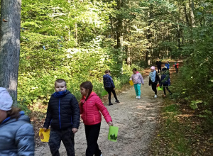 "Szukamy jesieni" - wycieczka klasy II do Lasu Łagiewnickiego